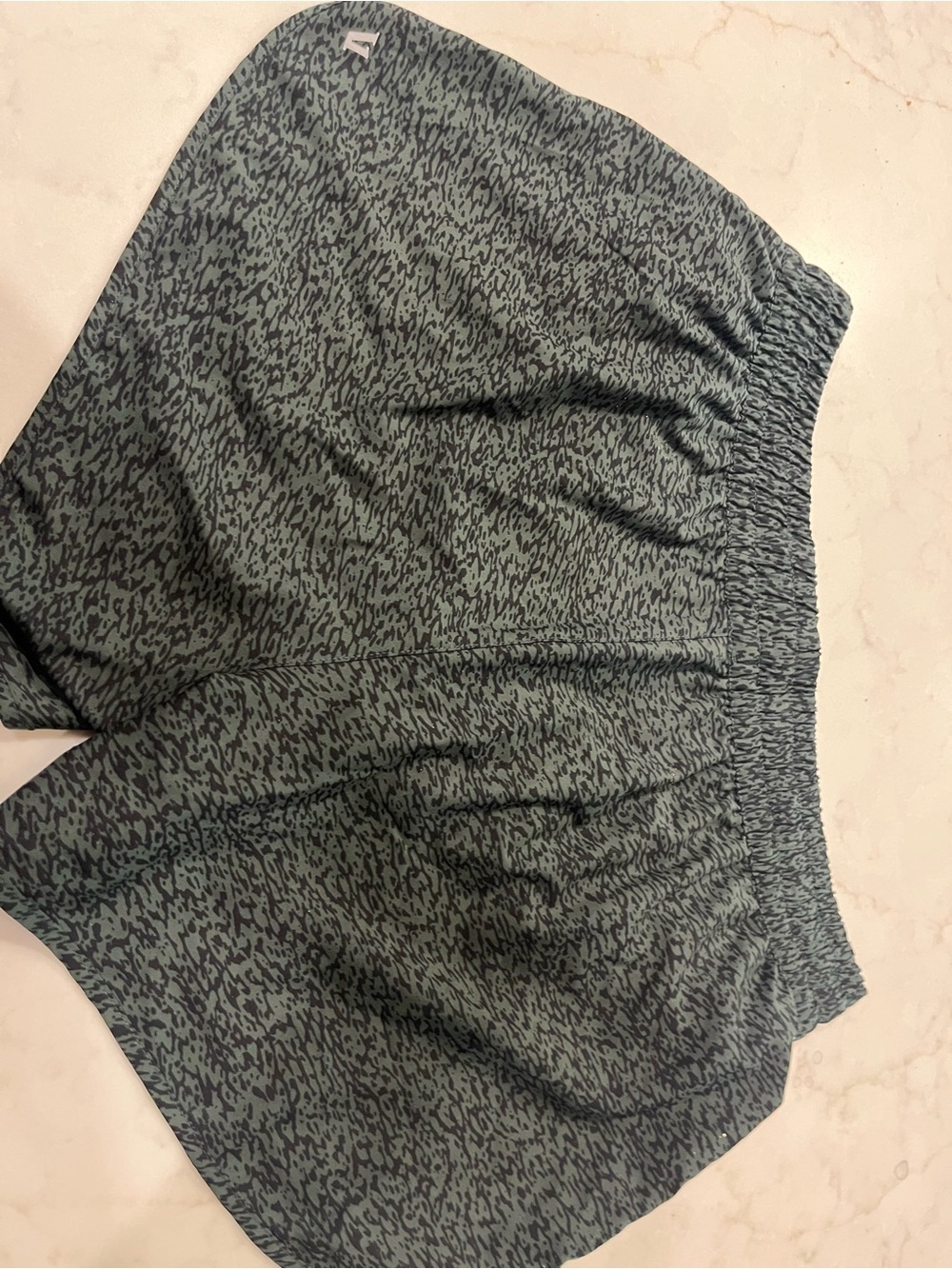 VUORI CLEMENTINE SHORTS - 4” - New Never Worn - Dk Green w Black Flecks - Sz L - Picture 2 of 2